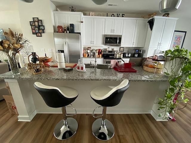 FL2 - Kitchen Bar