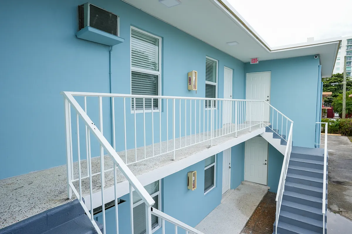 Building Photo - 1043 NW 5th St #5