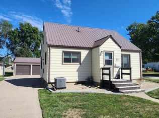 821 3rd St SE, Pipestone, MN 56164