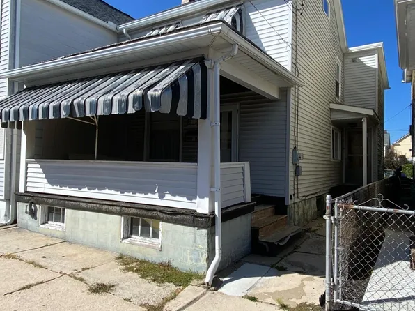 18 E Hazard St, Summit Hill, PA 18250
