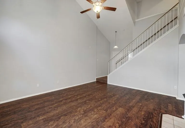 1017 Doras Dr — Photo 7
