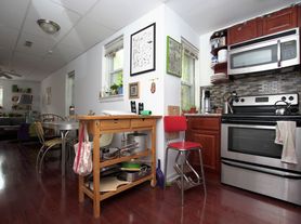 1326 Tasker St, Philadelphia, PA