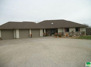 820 N 11th St, Cherokee, IA 51012