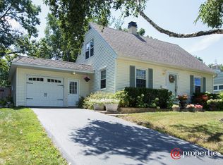 338 Woodland Dr, Grayslake, IL 60030