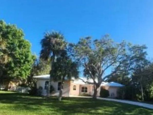 8568 SE Wilkes Pl, Hobe Sound, FL 33455