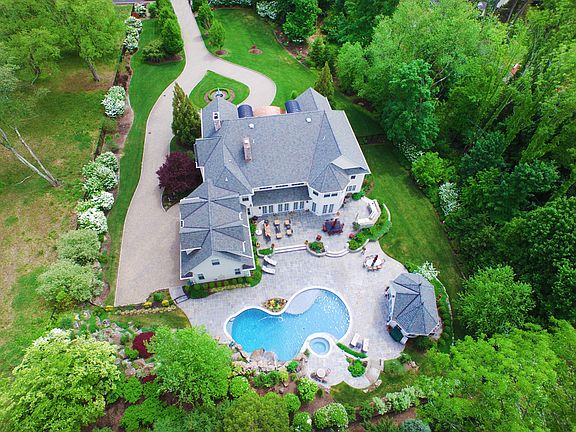 1.5 acres of privacy!