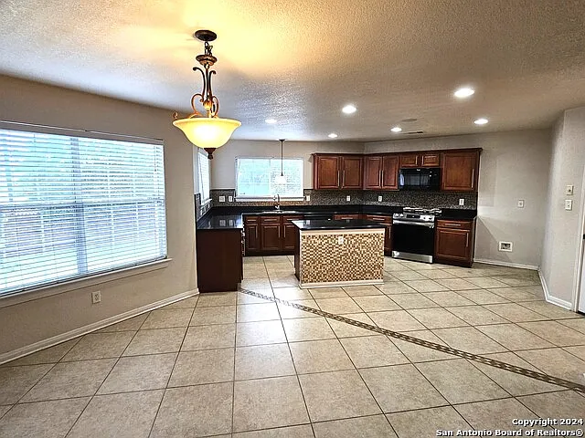 208 Springtree Cv — Photo 3