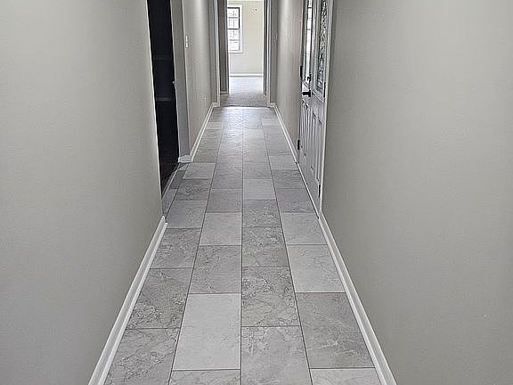 5th image of 203 Kay St