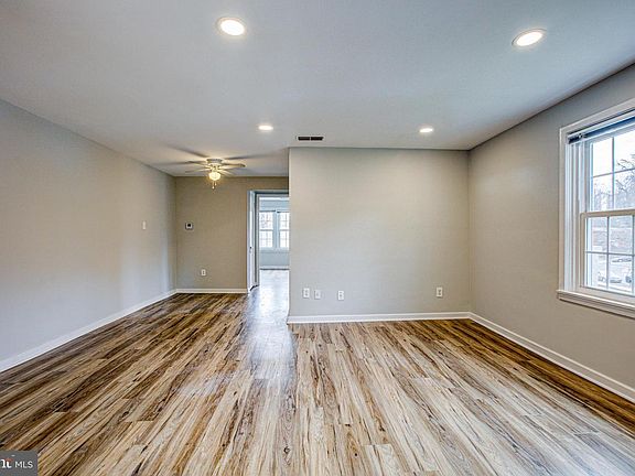 5th image of 810 S Arlington Mill Dr #8-302