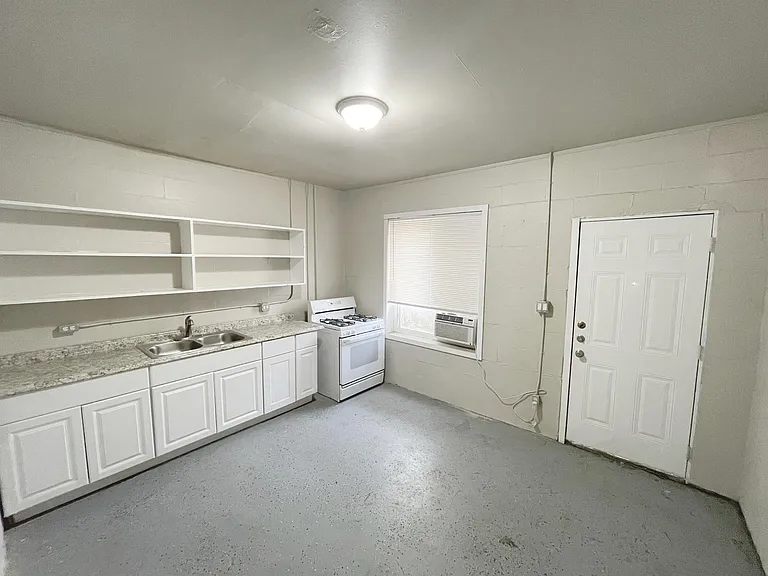 1007 El Paso St — Photo 4