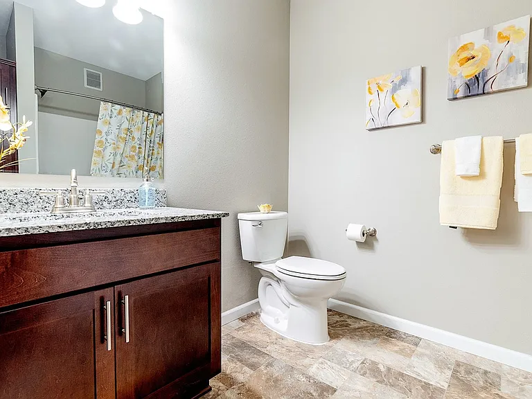 Gateway Green Apartments — Photo 9