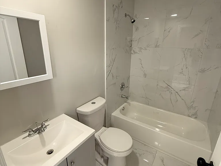 41 Howe St #2R — Photo 7