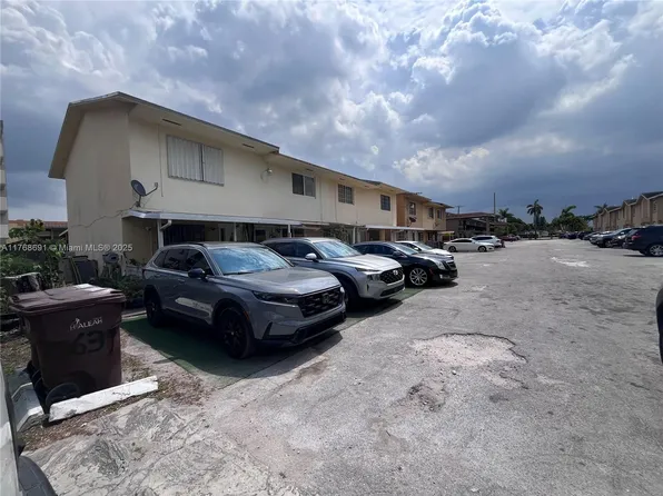 639 W 68th St #639, Hialeah, FL 33014