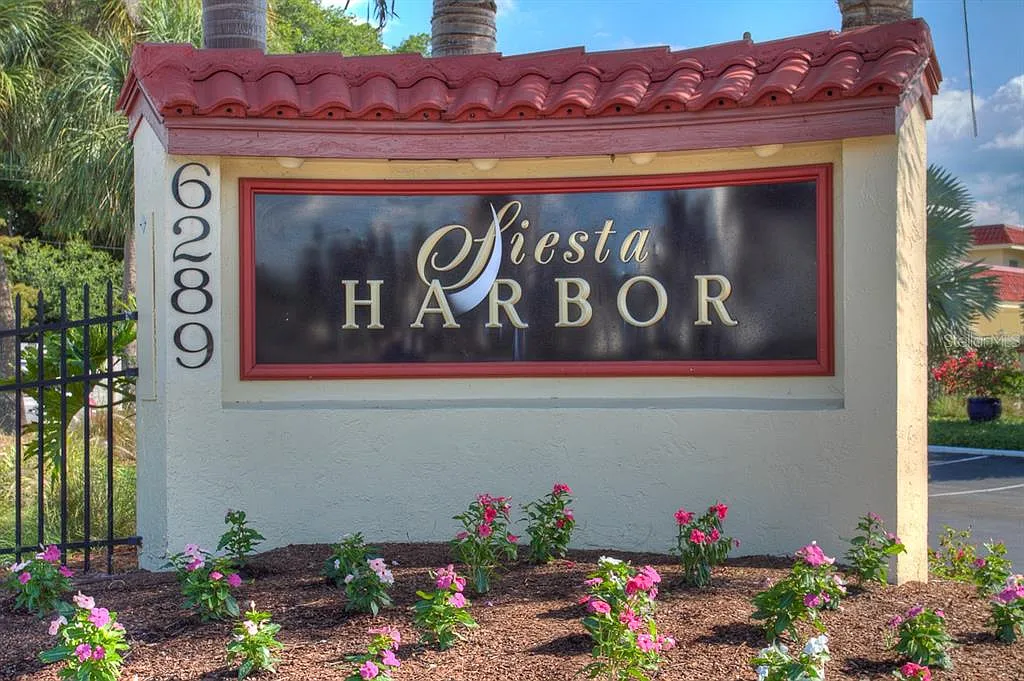 2 bed, 929 sqft, $6,400 — Photo 1