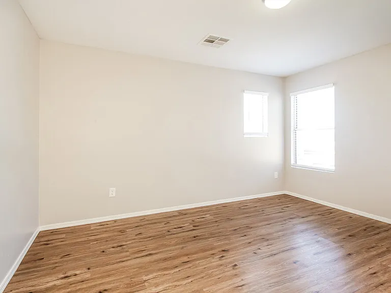 3929 W Irwin Ave — Photo 11