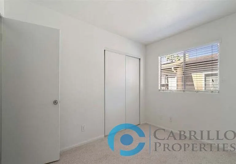 4523 Winona Ave #B — Photo 10