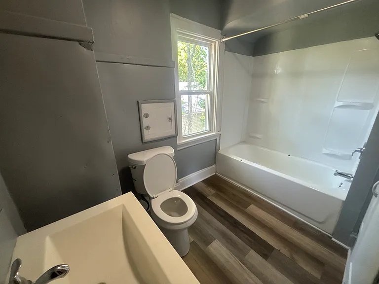 681 Moreley Ave — Photo 11