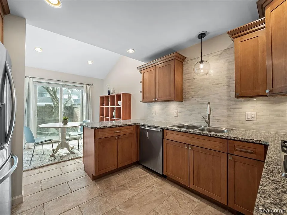 177 E Long Lake Rd