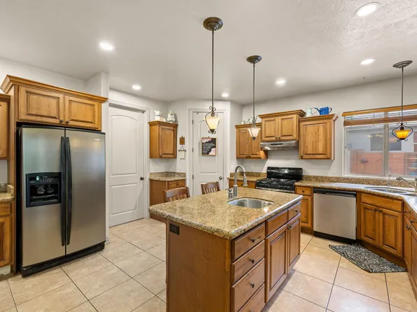 1530 S Southern Trails Cir, Washington, UT 84780