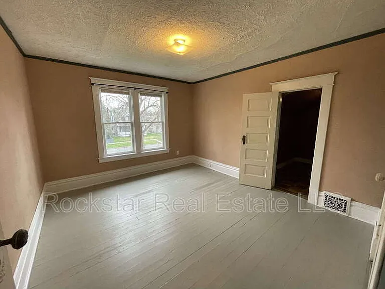 519 E Ermina Ave — Photo 22