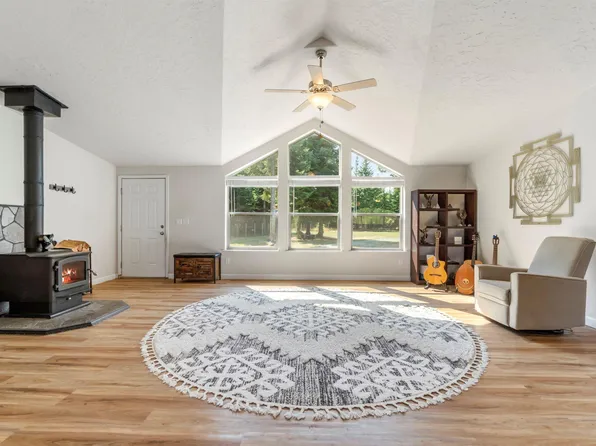 75 Ocean Front Pl, Naples, ID 83847