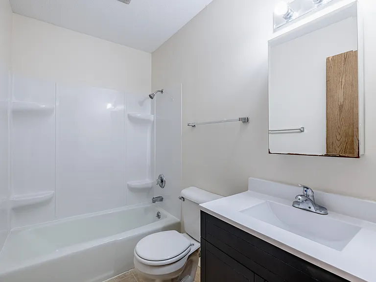 1114 G St #6 — Photo 13