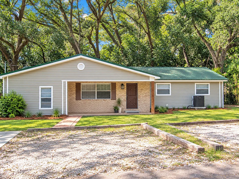 208 N Lipona Rd