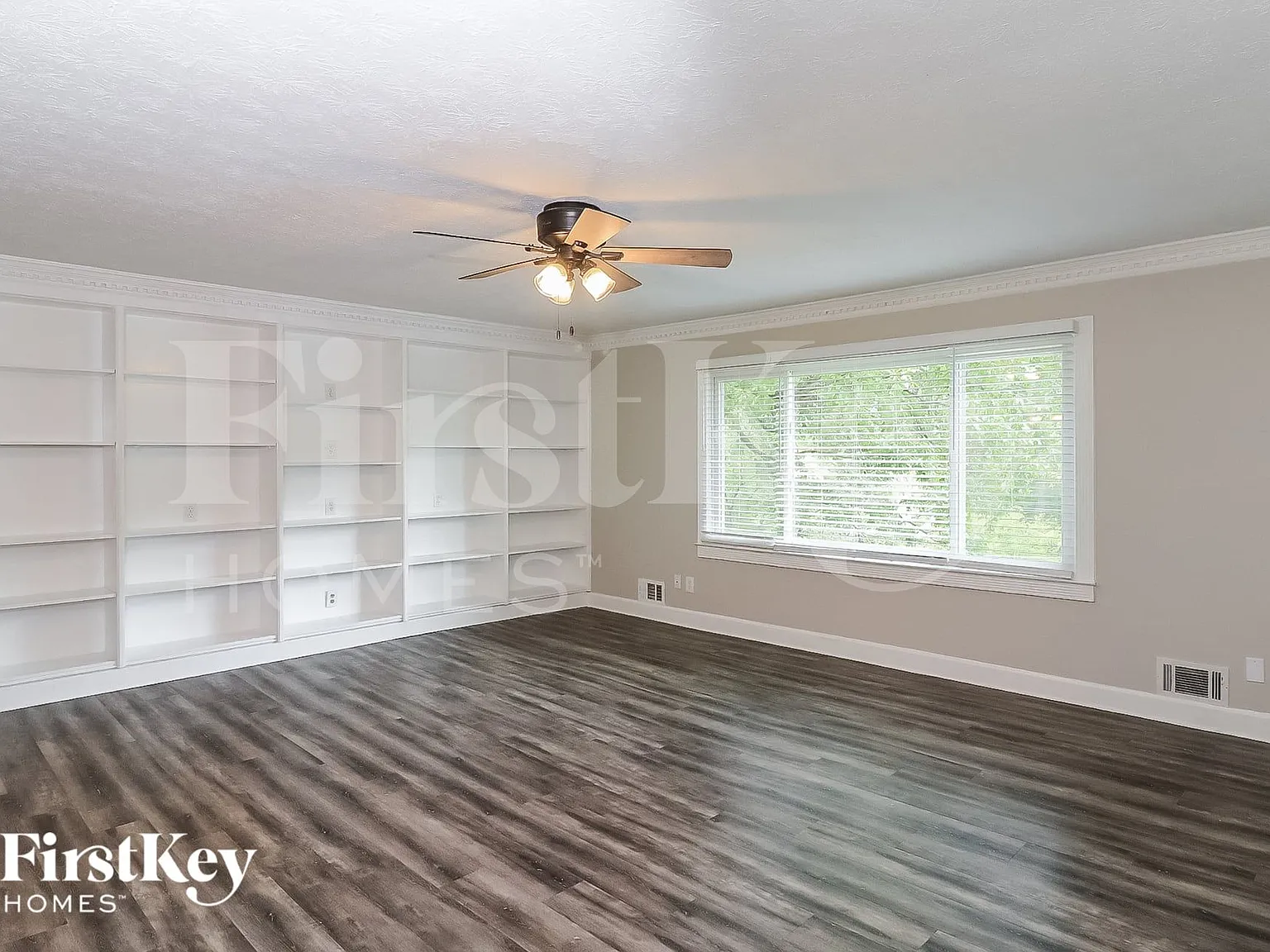 3 bed, 3.0 bath, 2443 sqft, $2,900 — Photo 2