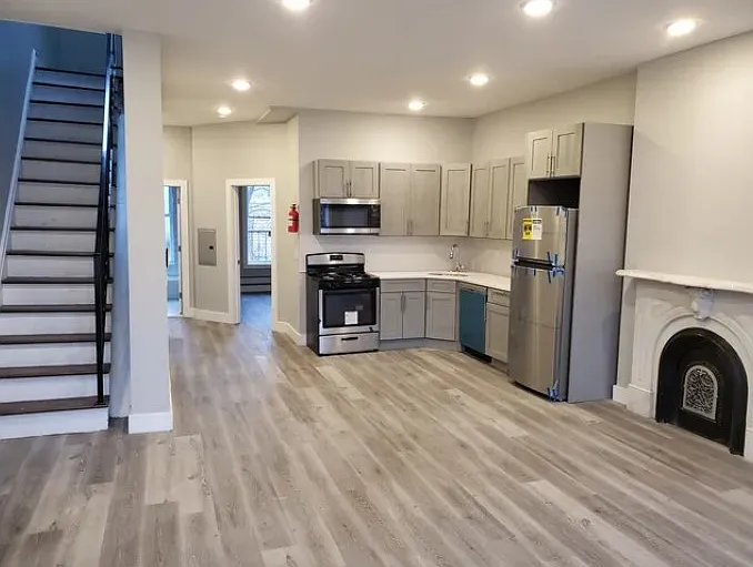 372 Forrest St #1 — Photo 2