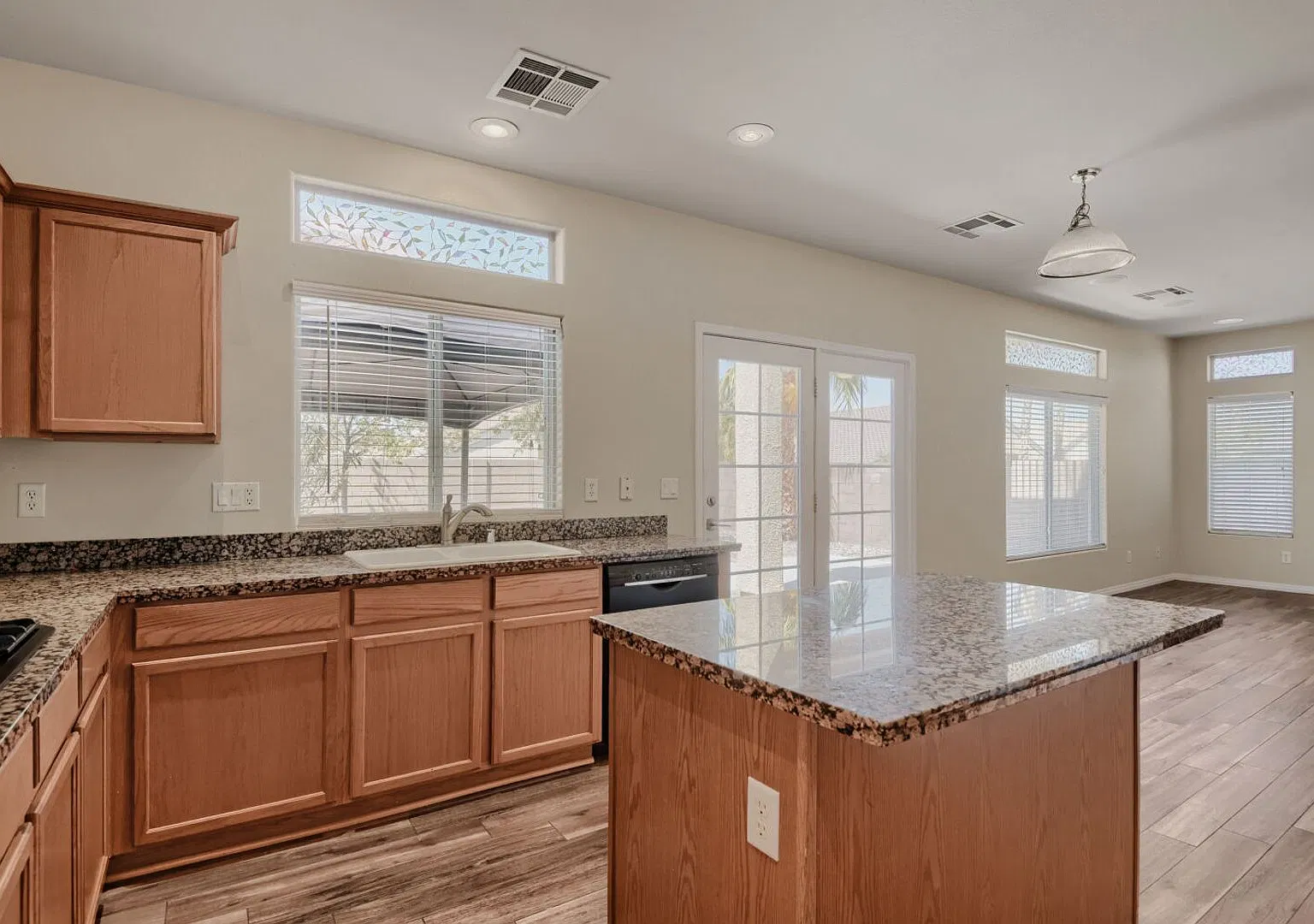 4-Bedroom Home with Mountain Views & 3-Car Garage — Photo 4