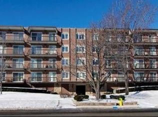 9500 N Washington St APT 205, Niles, IL 60714