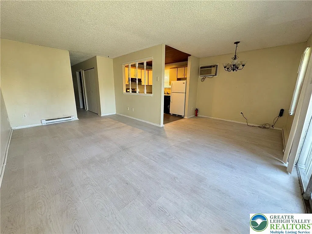 2 bed, 1.0 bath, 1000 sqft, $1,430 — Photo 2