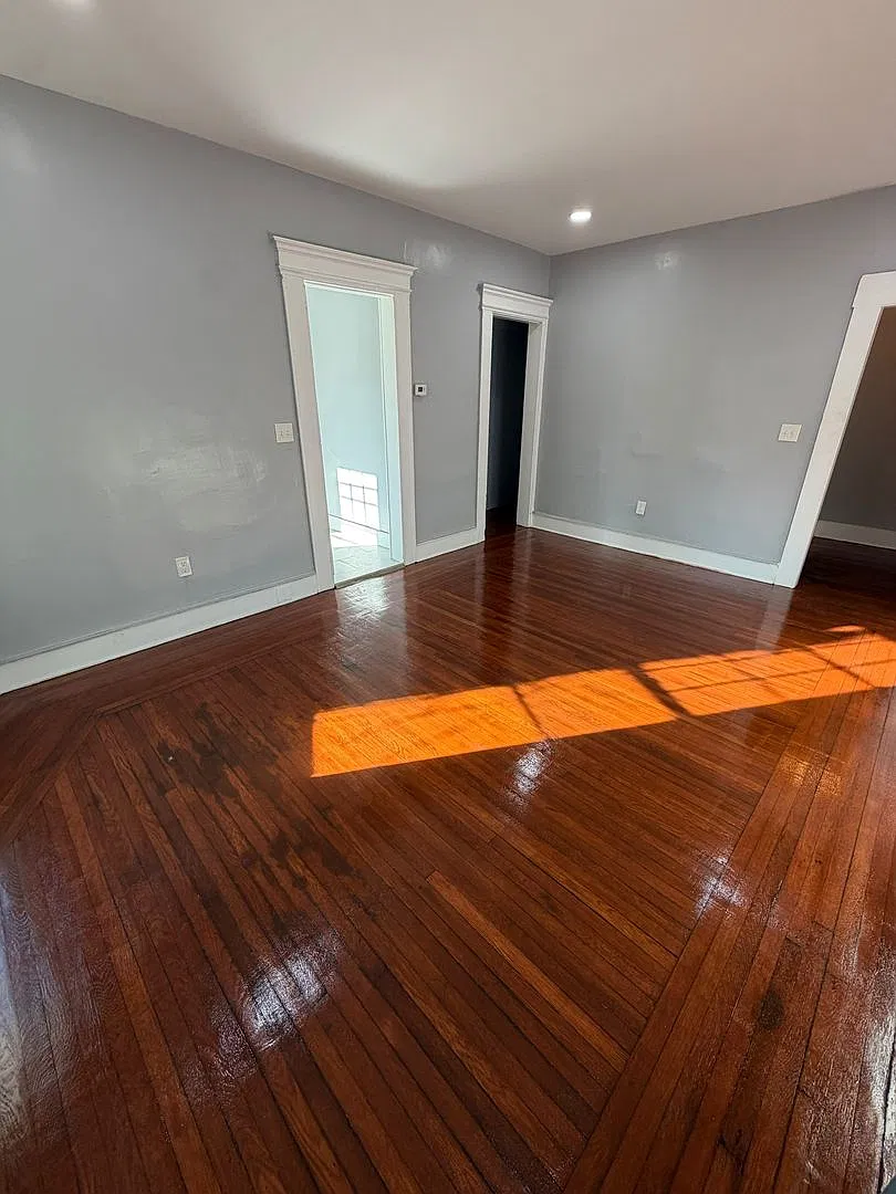 304 Winthrop — Photo 3