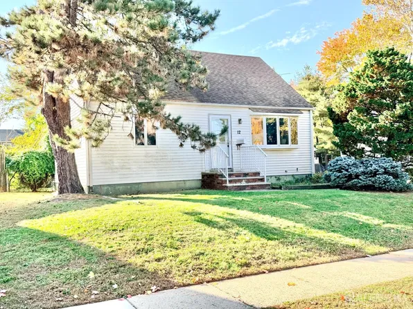 12 Ash Rd, Edison, NJ 08817