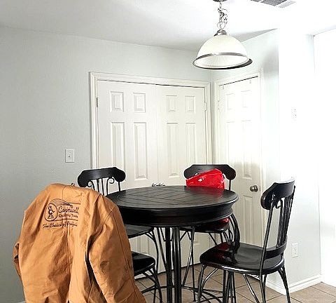 4th image of 210 Hilltop Cir