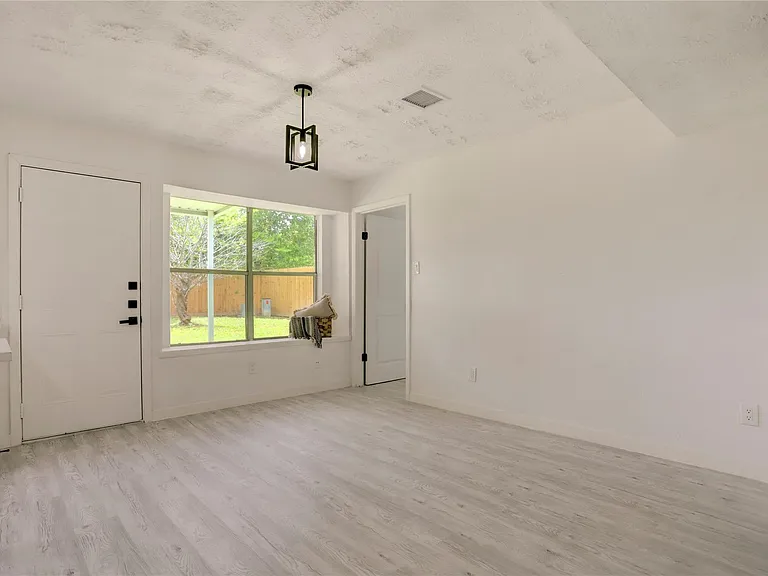 7926 Windy Creek Dr — Photo 25