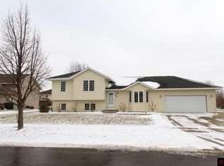 605 Saint Andrews Dr, Mankato, MN 56001