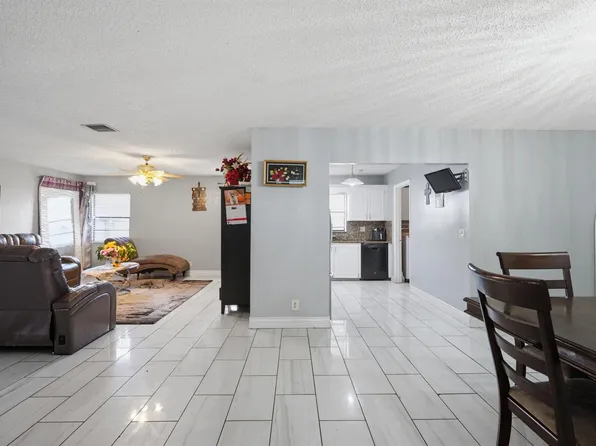 1301 SW 75th Ave, North Lauderdale, FL 33068