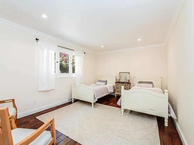 1135 N Norman Pl — Photo 26