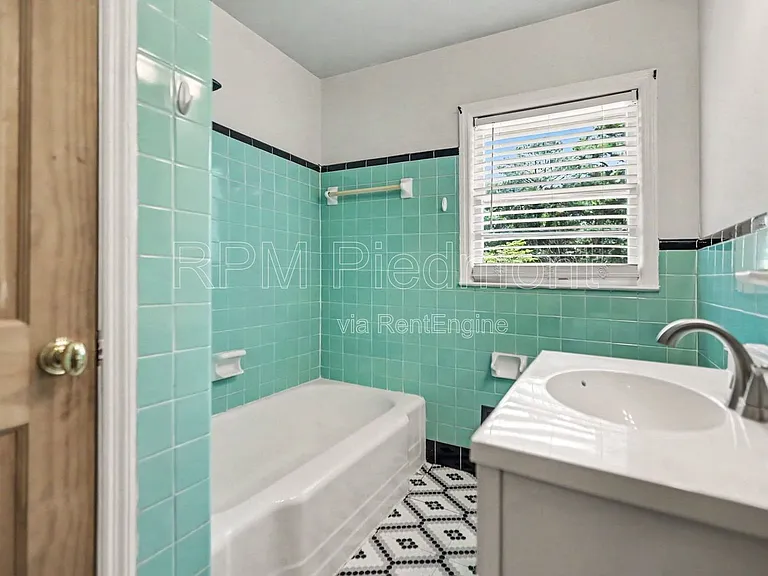 1903 Winthrop Dr SE — Photo 20