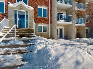 237 Oak St #1102, Gananoque, ON K7G 2R5