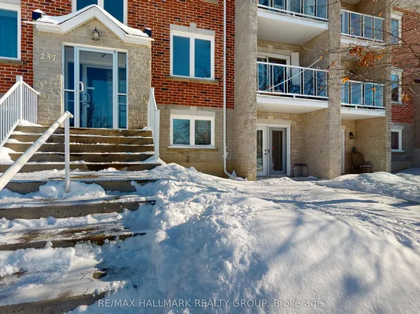 237 Oak St #1102, Gananoque, ON K7G 2R5