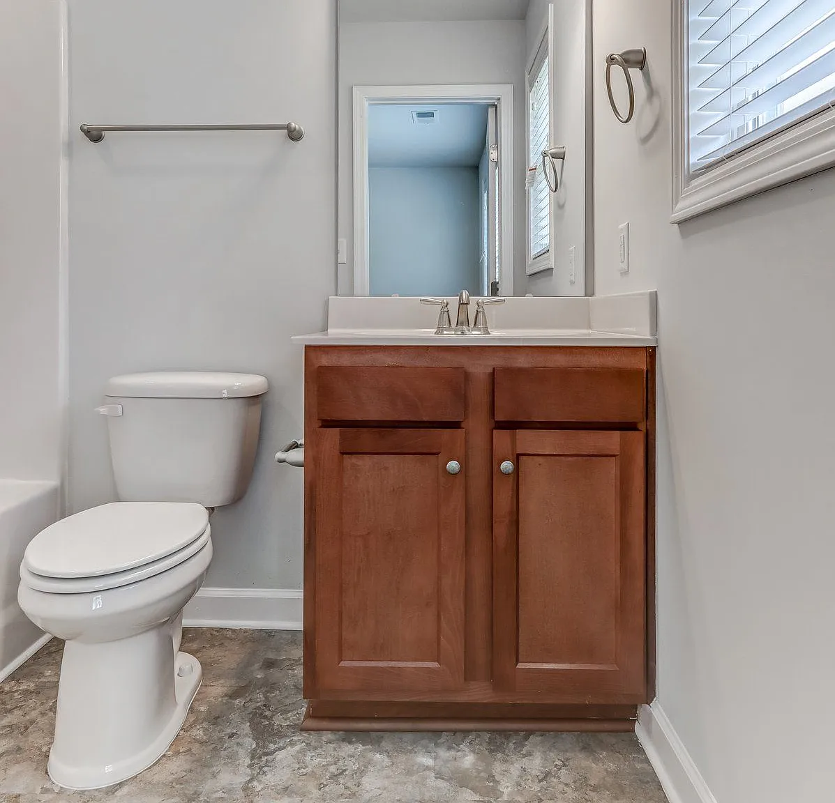2 bed, 2.5 bath, 1054 sqft, $1,560 — Photo 2