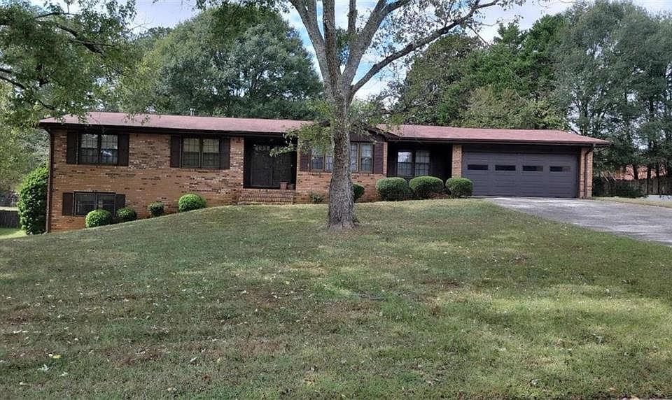 1st image of 689 N Kingsley Dr