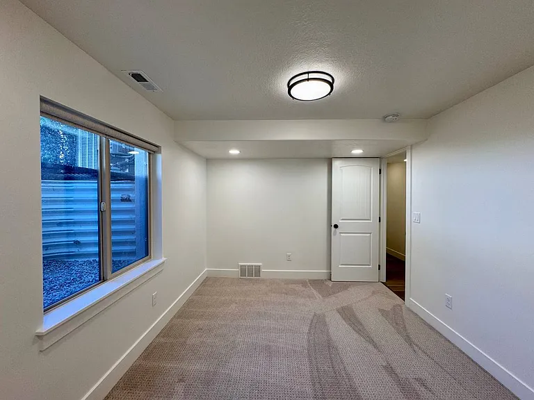 698 S Lake View Dr #B — Photo 27