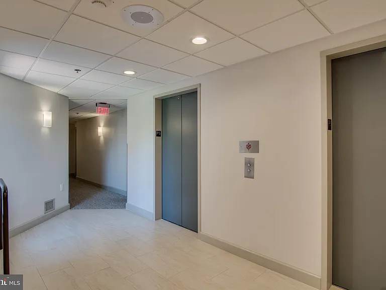 1301 N Courthouse Rd #1805 — Photo 41