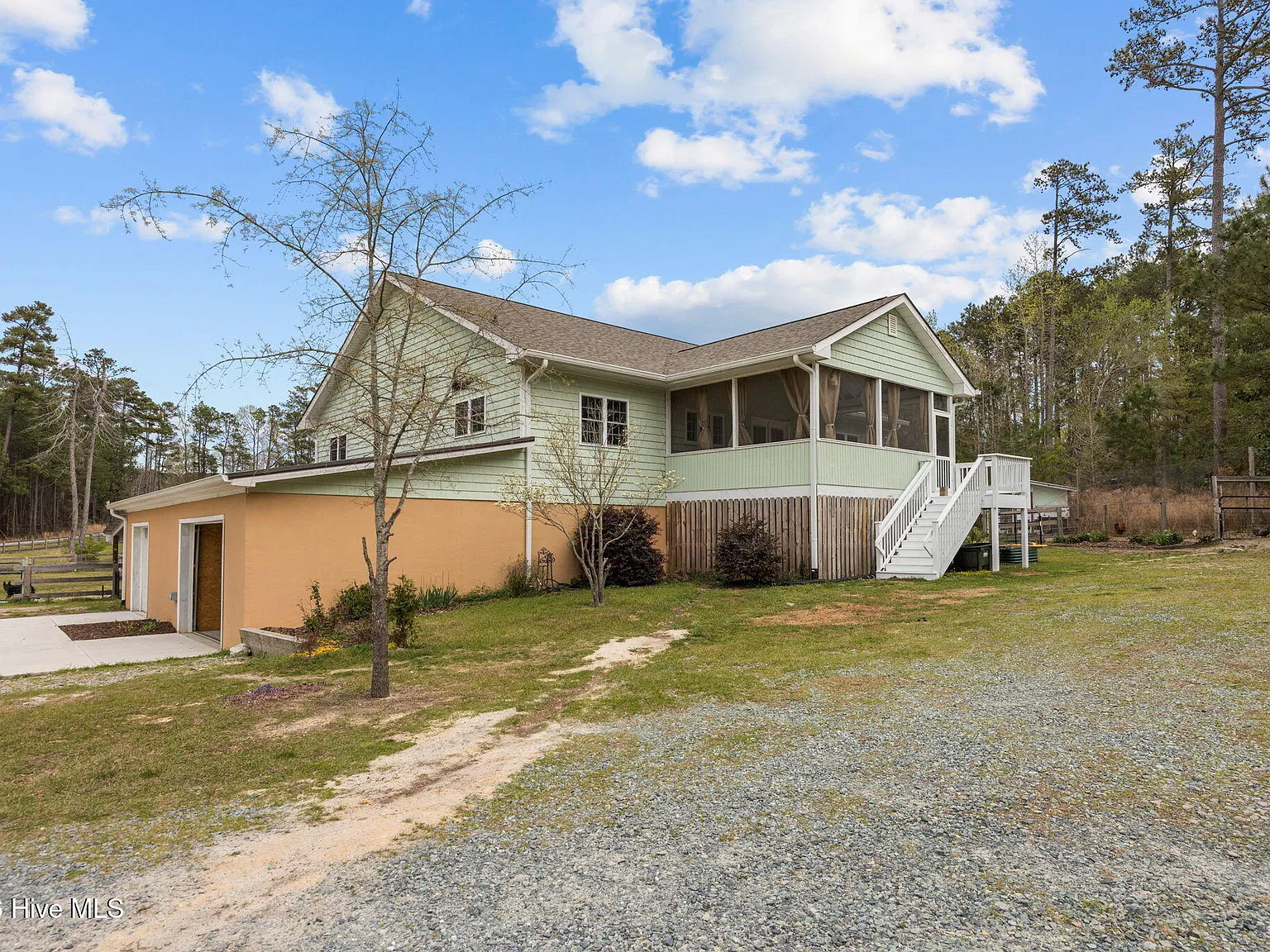 3 bed, 2.0 bath, 1921 sqft, $3,900 — Photo 4