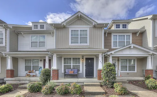 589 Bradburn Village Cir Photo 1