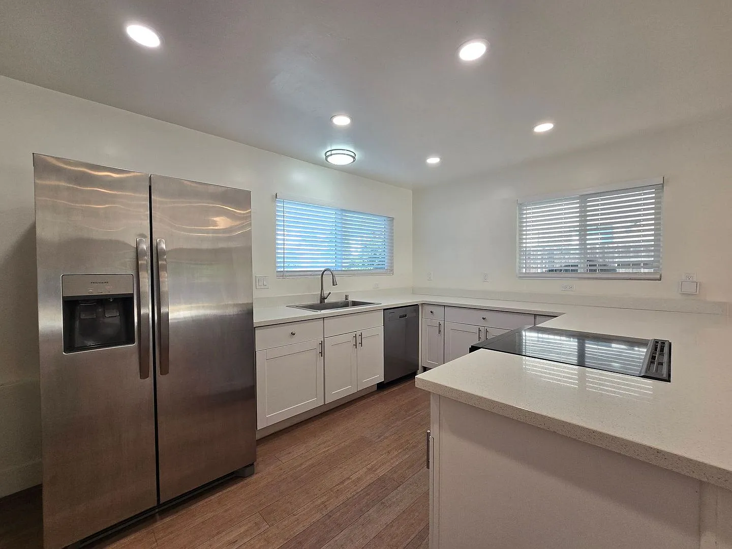 Spacious 4-Bedroom Home in Desirable Paradise Hills — Photo 2