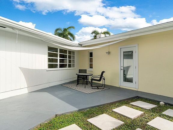 3rd image of 1421 S Palmway